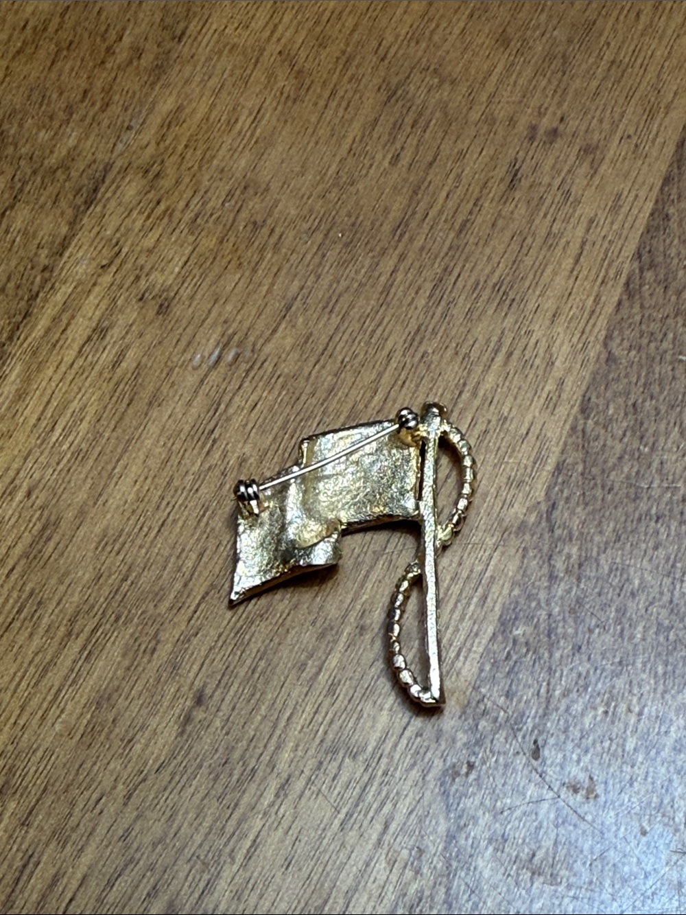 Gold Tone Waving USA Flag Enamel Pin - Picture 2 of 2